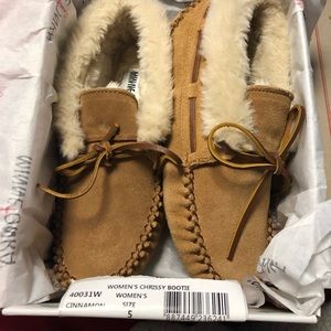 Minnetonka Moccasins Chrissy Bootie size 5